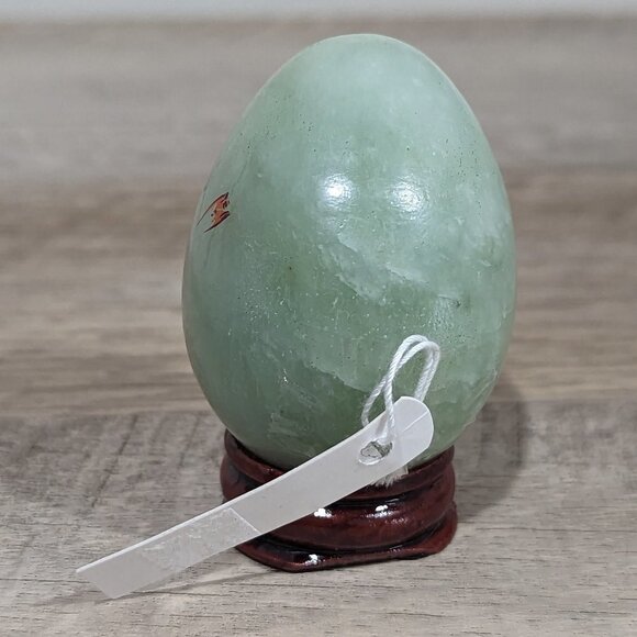 Hand carved natural green jade egg with Zhong Kui with wooden stand - Picture 5 of 8